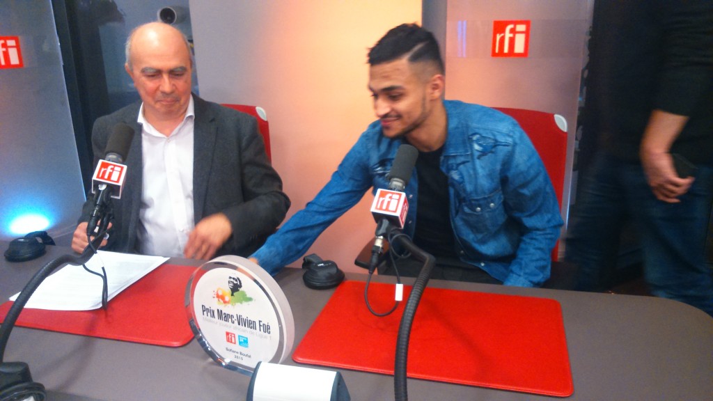   Sofiane  aux cotés 'Alejandro Valente, le patron des Sports de RFI.